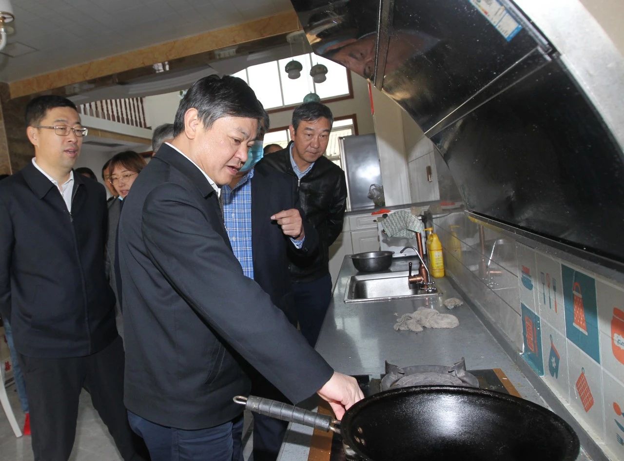 生態環境部部長黃潤秋赴河北省調研清潔取暖散煤替代工作