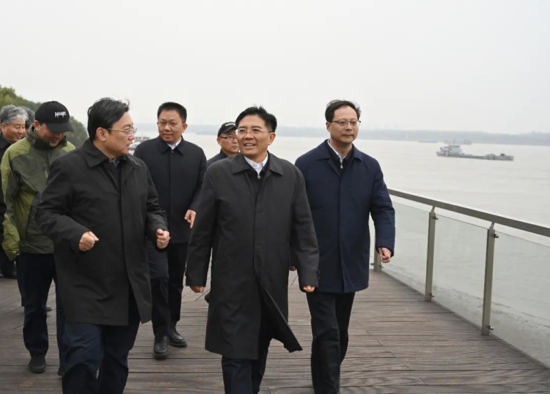 生態(tài)環(huán)境部黨組書記孫金龍赴江蘇調(diào)研長江大保護(hù)